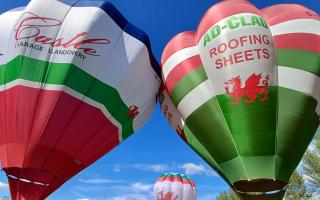 The AR y gorWEL Balloon Festival in Llandovery supported the 'No Pylons' campaign.