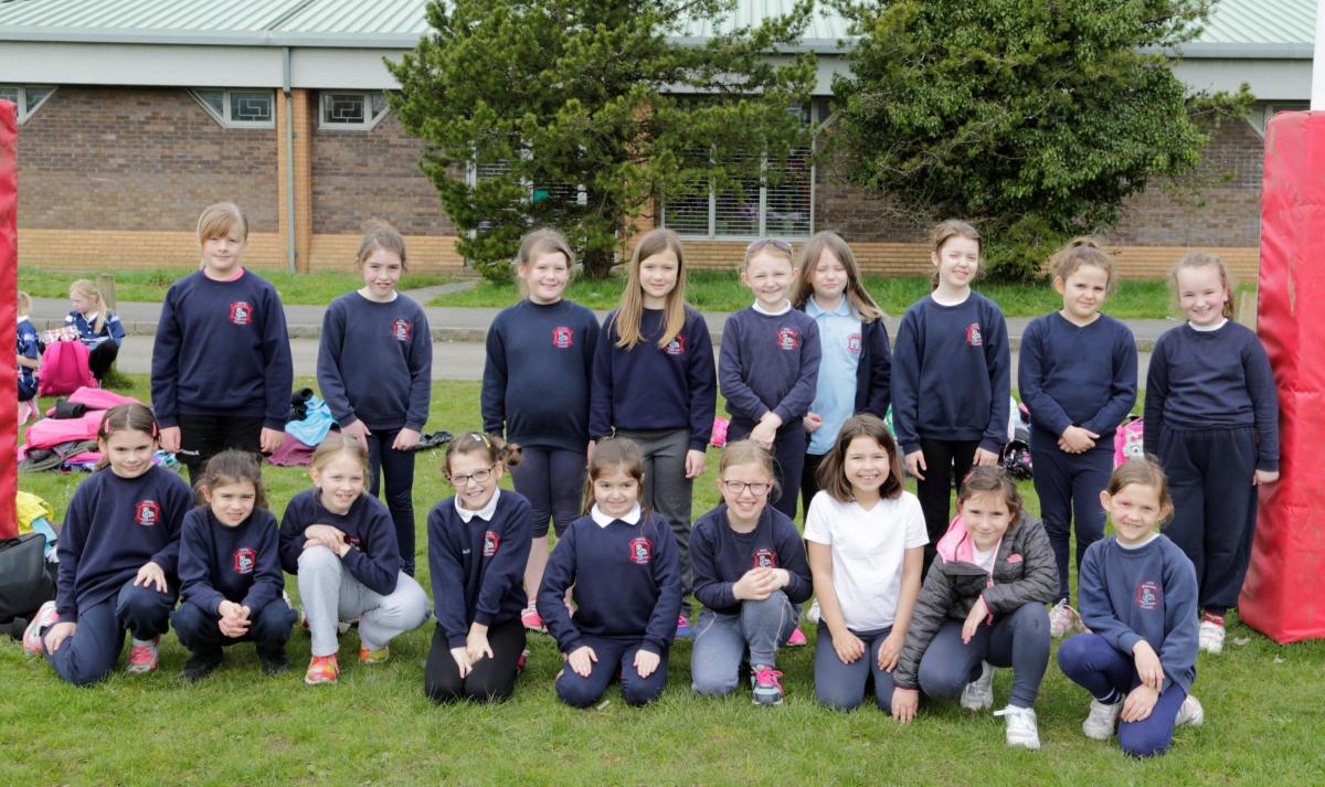Llannon primary school girls. Pic: Photo Cymru.