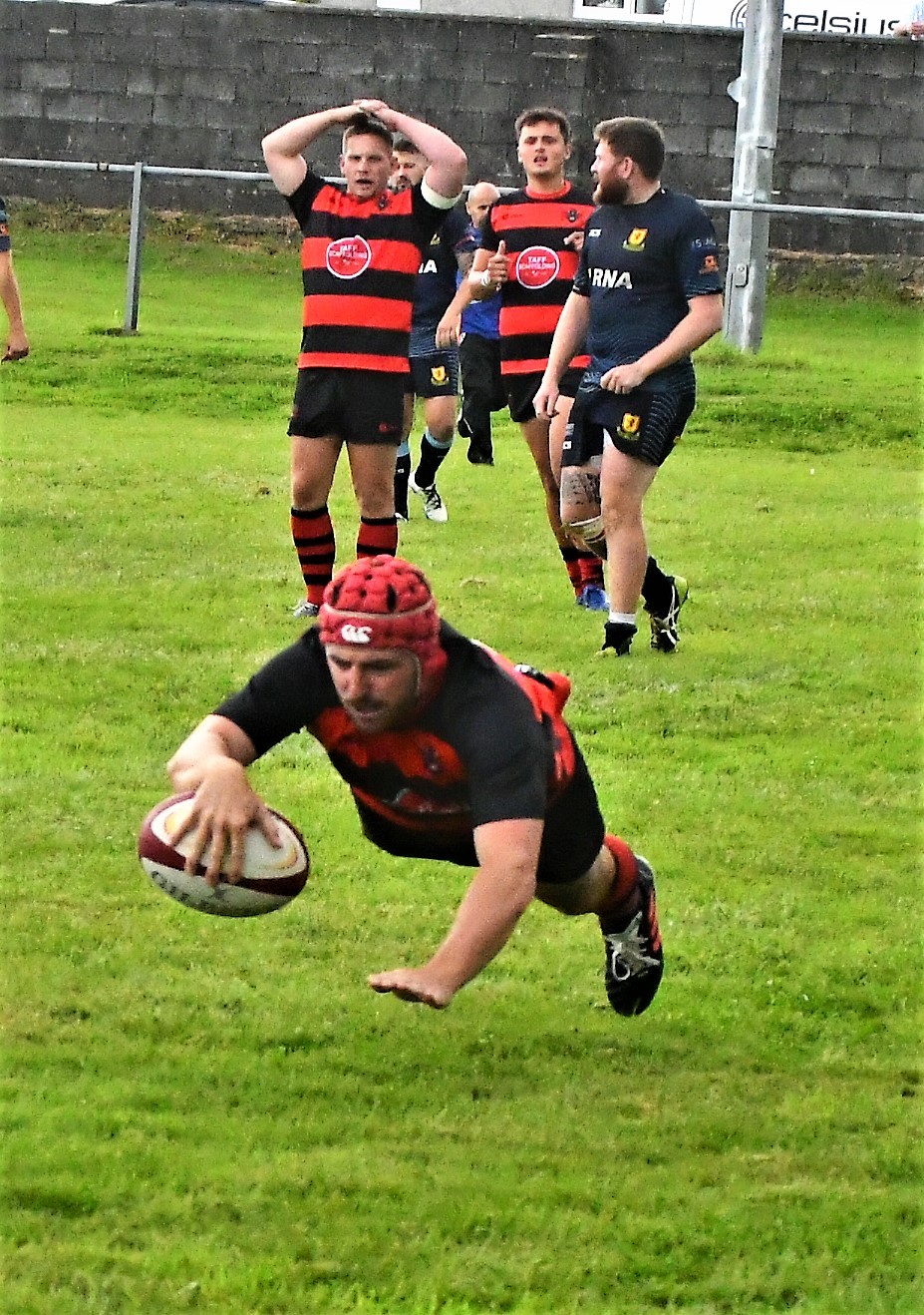Rhys Evans dives over under the posts Picture: John B R Davies