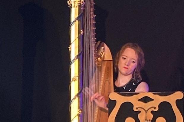 Alis Huws performing on the royal harp