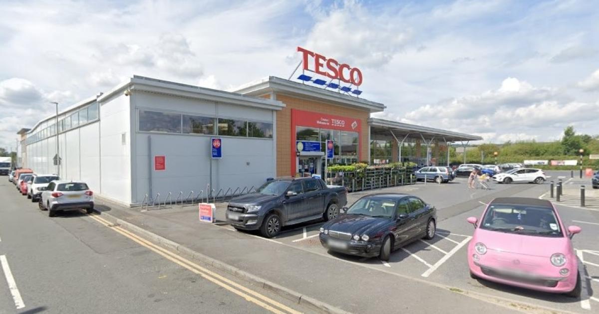 Ammanford Tesco power cut after reports of seagull causing fire - Vimarsana News