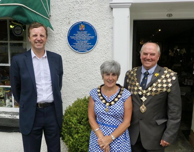 South Wales Guardian: Jonathan Edwards outside Gwasg y Tonn with the mayor and mayoress, Cllr Handel Davies and his wife Margaret who is the mayoress