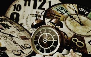 When clocks go back this weekend and why do we change the clocks in the UK?. (Canva)